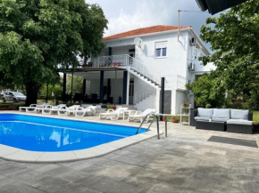 Apartment 877-2